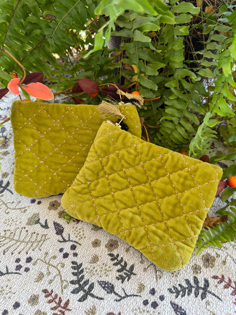 HEIRLOOM VELVET POUCH