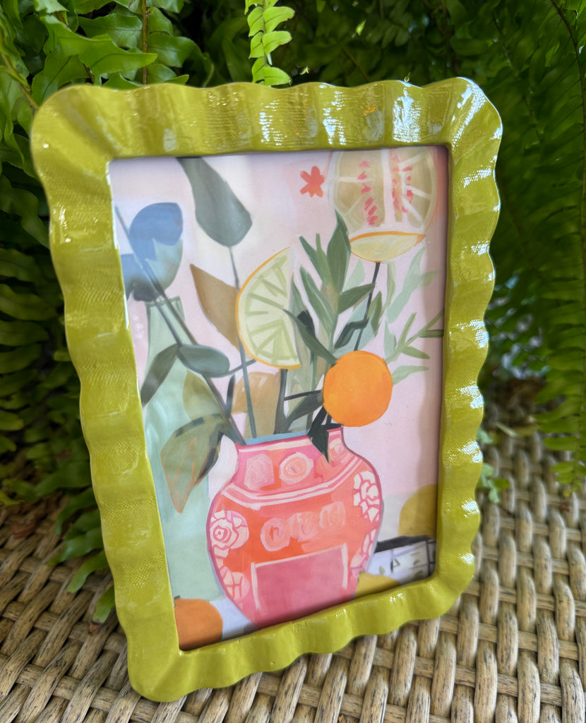 RUFFLED PHOTO FRAME